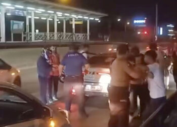 Bursa'da yol verme kavgası; 2 gözaltı