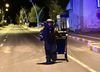 Tunceli'de otobüs durağındaki şüpheli çanta fünye ile patlatıldı