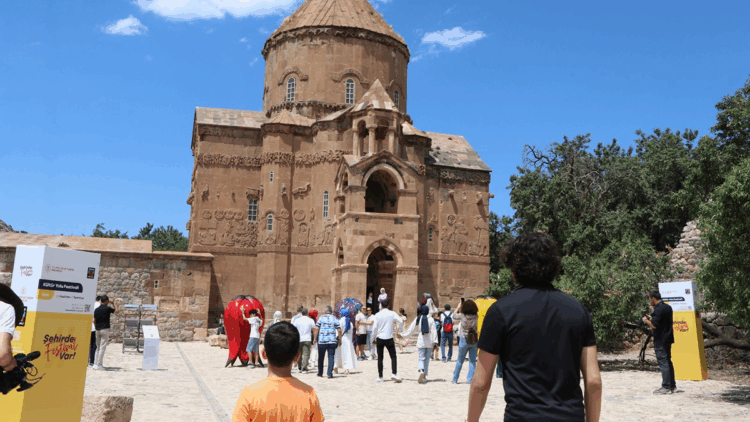 Tarihi Akdamar Kilisesi'nde 13'üncü ayin