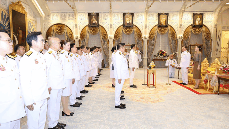 Tayland'da yeni hükümet göreve başladı