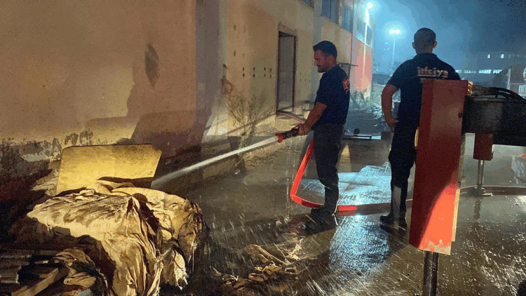 Tekirdağ'da fabrika yangını, büyümeden söndürüldü