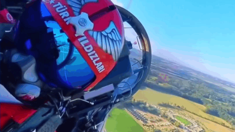 Türk Yıldızları Akrobasi Timi, ‘En İyi Gösteri Uçuşu’ ödülünü kazandı