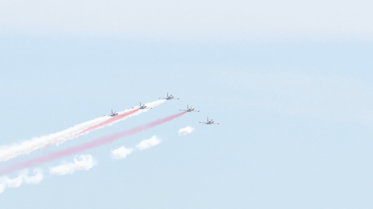 Türk Yıldızları İstanbul semalarında nefes kesti