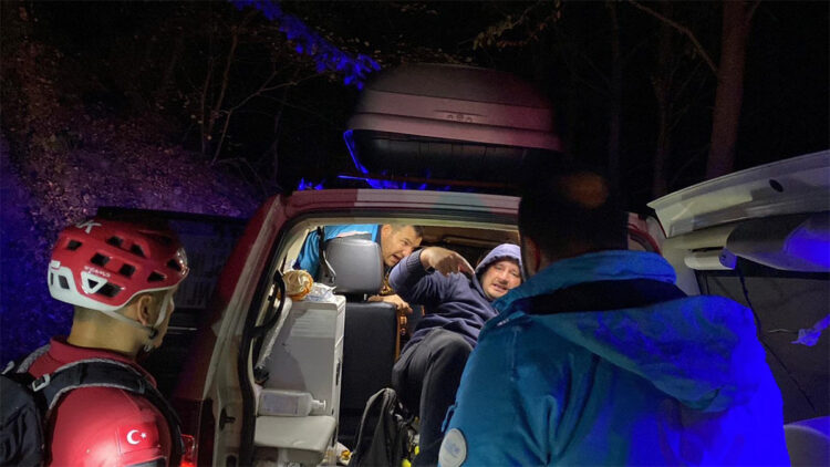 Uludağ Milli Parkı'nda mahsur kalan kişiyi ekipler kurtardı