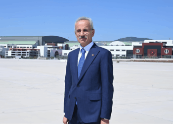 Uçaklarda her yolcuya en az 200 mililitre içme suyu ücretsiz verilecek
