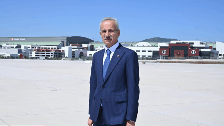 Uçaklarda her yolcuya en az 200 mililitre içme suyu ücretsiz verilecek