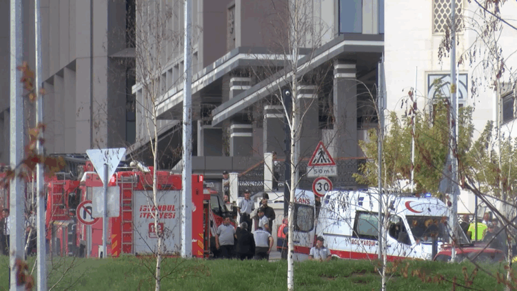 Ümraniye'de kanalizasyon çalışması sırasında göçük; 1 işçi yaralandı