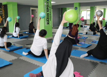 Vanlı kadınlar, spor yaparak hem kilo veriyor hem de sosyalleşiyor