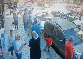 Yol kesip husumetlilerini darbettiler; o anlar kamerada