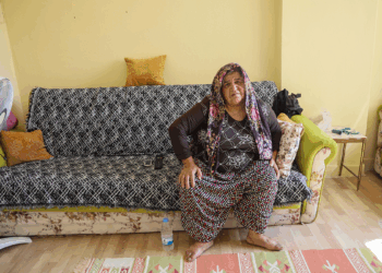 Yıkılacak binada bir başına yaşayan kadın sokakta kalmaktan kurtuldu