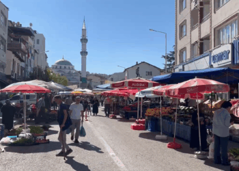 Zeki Müren'in şarkısındaki 'Beyce Pazarı', asırlardır dualarla açılıyor