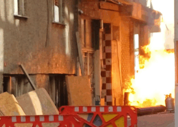 Zeytinburnu'nda doğal gaz kaçağı nedeniyle çıkan yangın söndürüldü