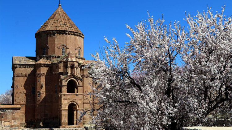 Akdamar Kilisesi 13'üncü ayine ev sahipliği yapacak