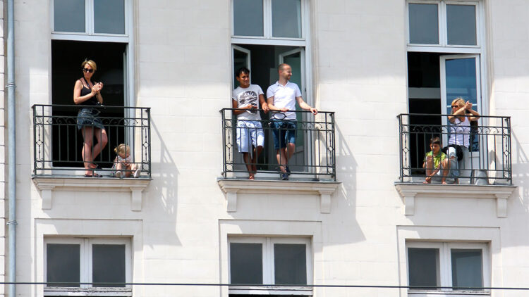 Apartman sakinleri: Bir aile mi, bir savaş alanı mı?