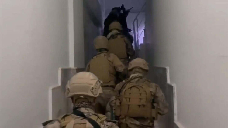 İzmir'de FETÖ'ye yönelik operasyon: 10 gözaltı