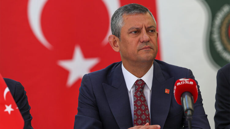Özgür Çelik'i siyasetten men etmeye çalışıyorlar