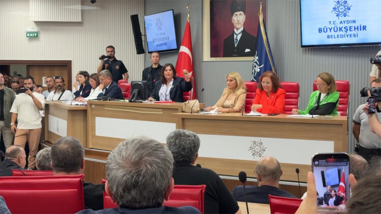Aydın Büyükşehir Belediyesi meclis toplantısında gerginlik