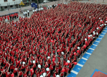 1500 öğrenci, söyledikleri şarkılarla Cumhuriyet'i kutladı