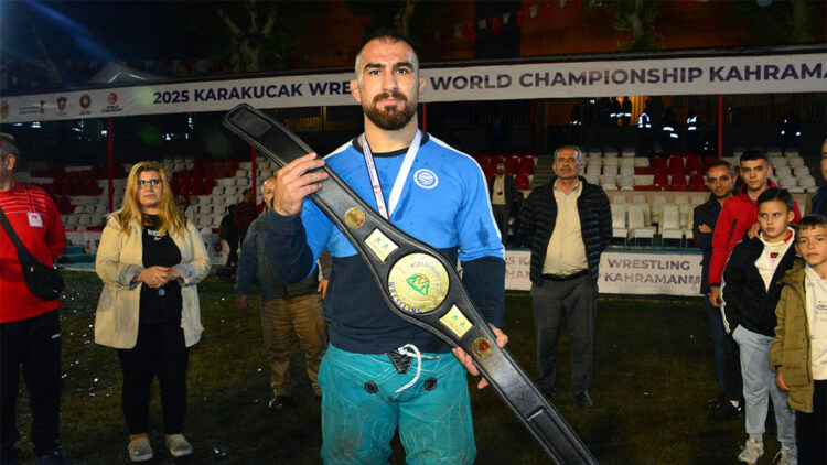 1'inci Dünya Karakucak Güreş Şampiyonası'nın başpehlivanı Feyzullah Aktürk oldu