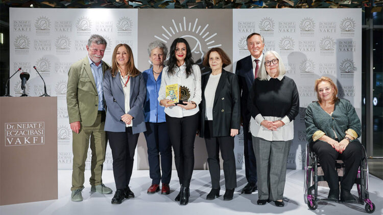 2025 Beyhan Eczacıbaşı Ödülü Koray Avcı Çakman'ın oldu