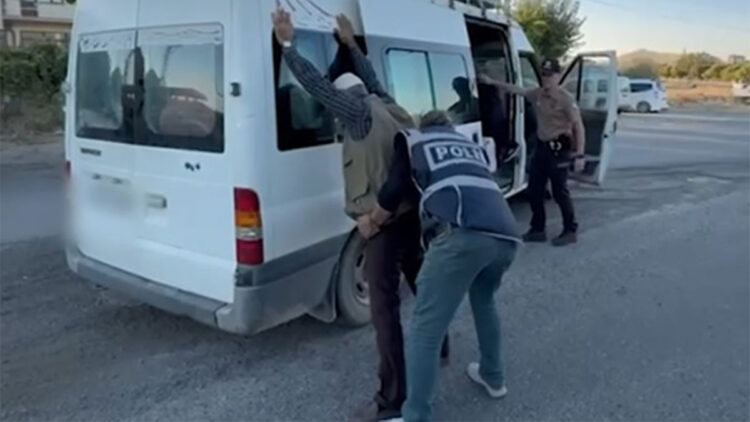 22 yıldır aranan firari, başkasına ait kimlikle yakalandı