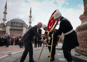 29 Ekim Cumhuriyet Bayramı öncesi Taksim'de tören düzenlendi