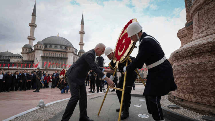 29 Ekim Cumhuriyet Bayramı öncesi Taksim'de tören düzenlendi