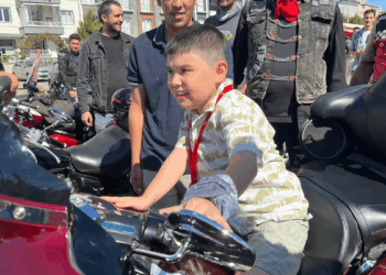 3 bin motosikletliden, DMD hastası Mete için farkındalık sürüşü