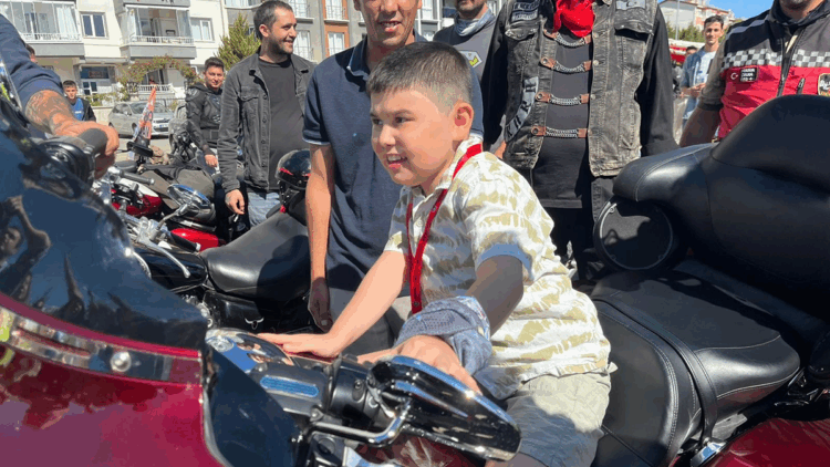 3 bin motosikletliden, DMD hastası Mete için farkındalık sürüşü