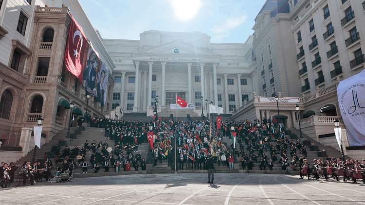 500 kişilik korodan 'Can Filistin' şarkısı