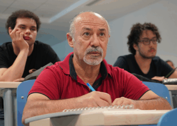 63 yaşında yeniden üniversite öğrencisi