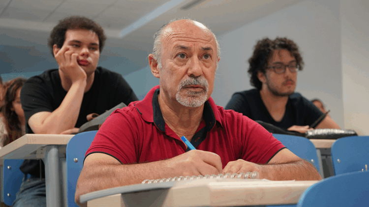 63 yaşında yeniden üniversite öğrencisi