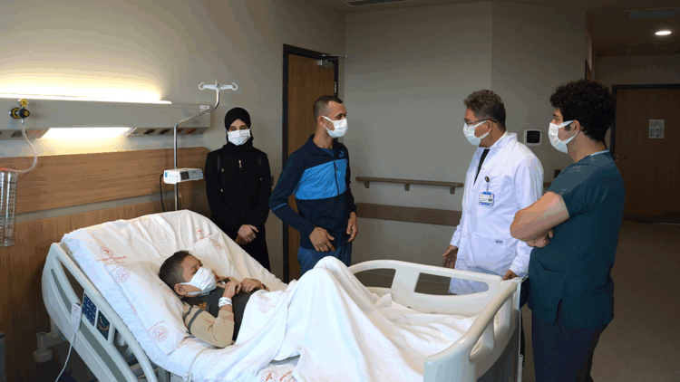 9 yaşındaki İdo, babasının böbreğiyle hayata tutundu