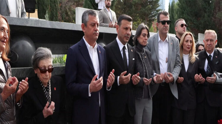 Erdal İnönü ölümünün 18'inci yıl dönümünde anıldı