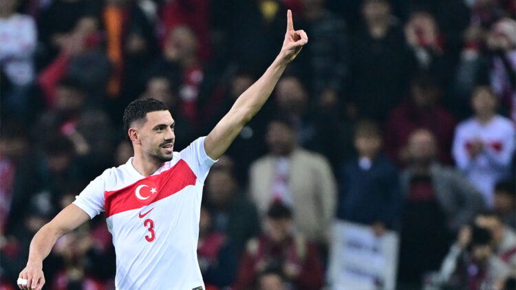 Sokakta top oynarken bunun hayalini kuruyordum