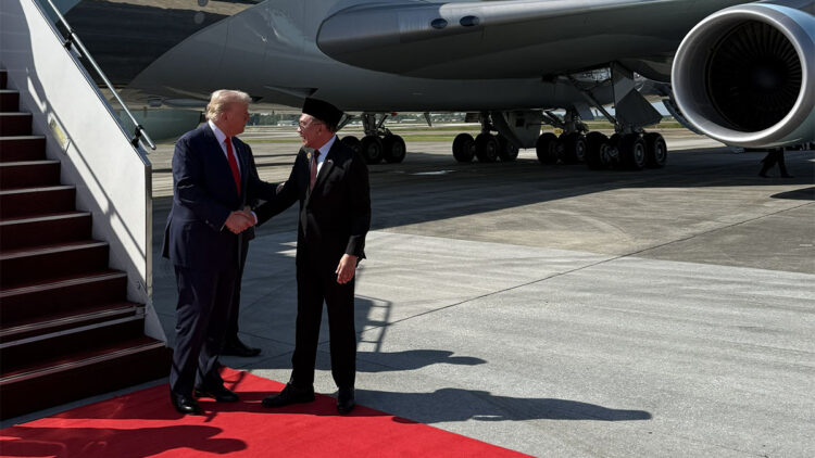 Donald Trump ASEAN Zirvesi için Malezya'ya gitti