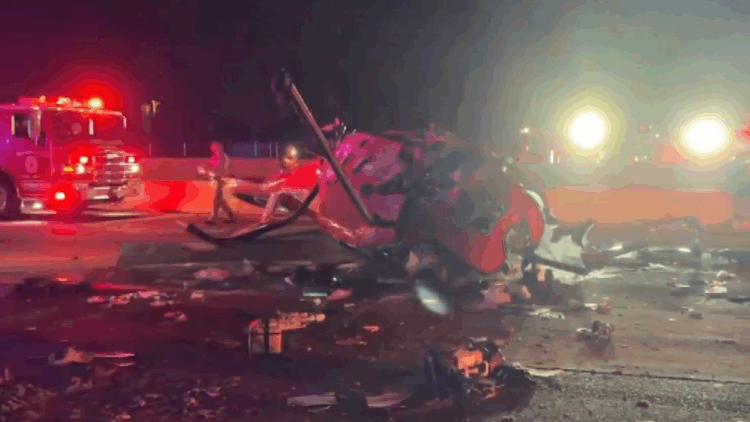 ABD'de ambulans helikopter otoyola düştü