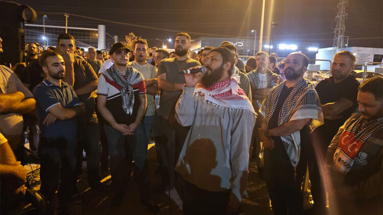 Adana'da ABD Konsolosluğu'na taşlı saldırı