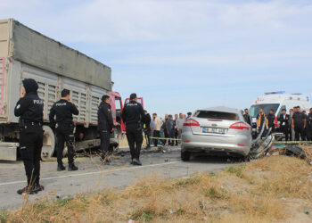Aksaray'da kamyonla çarpışan otomobildeki 3 kardeş öldü