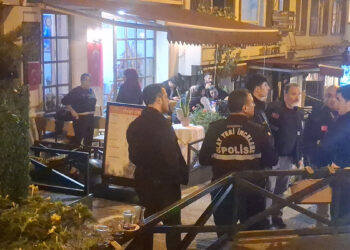Alkollü içecek alamayınca tabancayla 4 kişiyi yaraladı