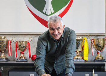 Amed Spor'da Mehmet Altıparmak ile yollar ayrıldı