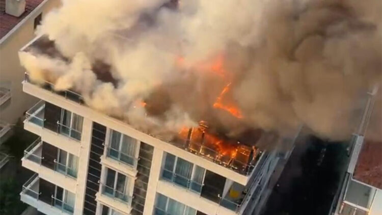 Ankara'da çatı katında çıkan yangın söndürüldü