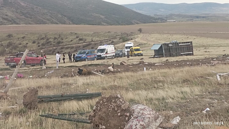 Ankara'da fırtına nedeniyle konteyner devrildi: 1 ölü, 3 yaralı