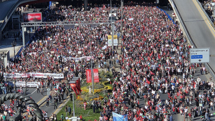 Ankara'da onbinler 'Gazze Kararlılık Yürüyüşü' için sokaklara döküldü