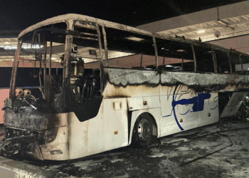 AŞTİ'de park halindeki yolcu otobüsü yandı