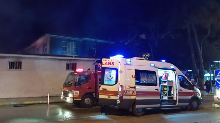 Nazilli'de ortaokulun kantininde yangın çıktı