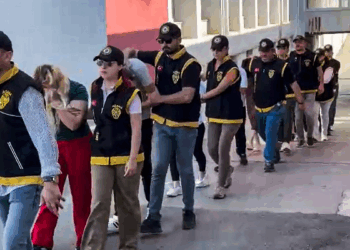 Adana'da fuhuş şebekesi çökertildi; 14 şüpheli tutuklandı, 20 kadın kurtarıldı