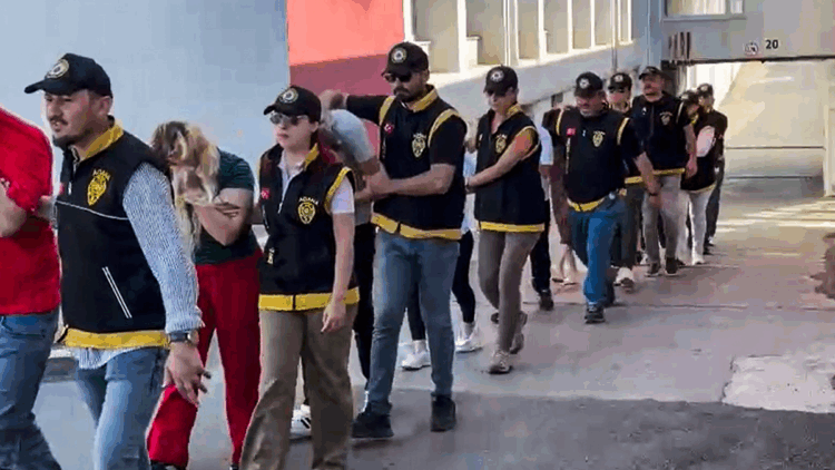 Adana'da fuhuş şebekesi çökertildi; 14 şüpheli tutuklandı, 20 kadın kurtarıldı