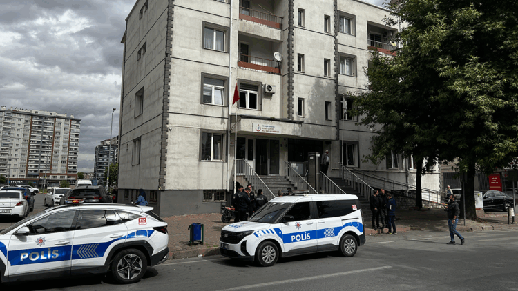 Aile sağlığı merkezinde sıra kavgası: 3 yaralı