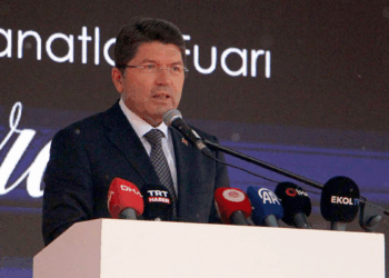 Alıkoyduğunuz insan hakları savunucularını serbest bırakmanız gerekir